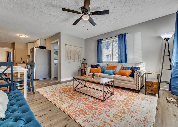 Beautiful House Mins Away From The Airport